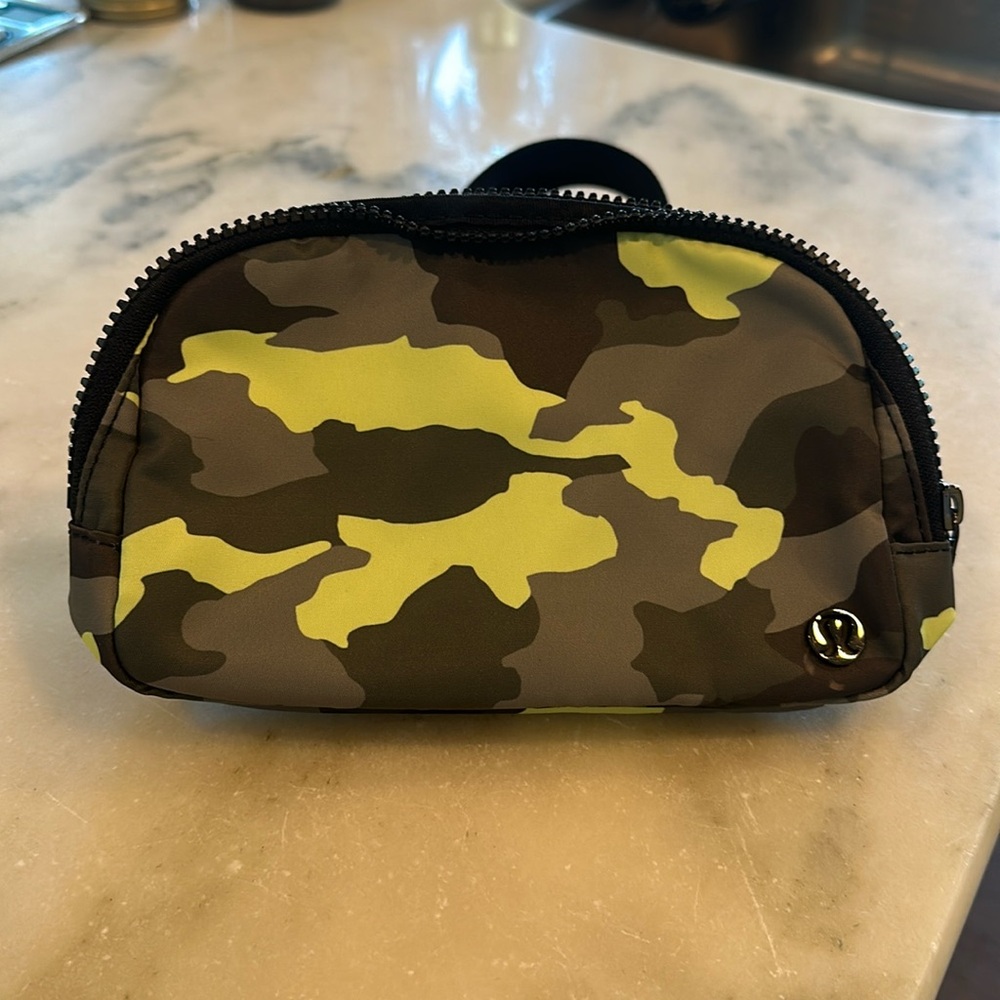 New! Lululemon Belt Bag